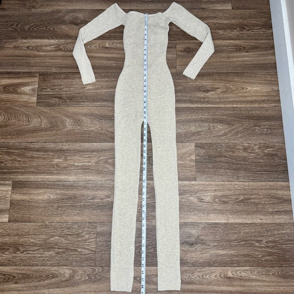 Elegant Cream Off-Shoulder Jumpsuit - Picture 4 of 7